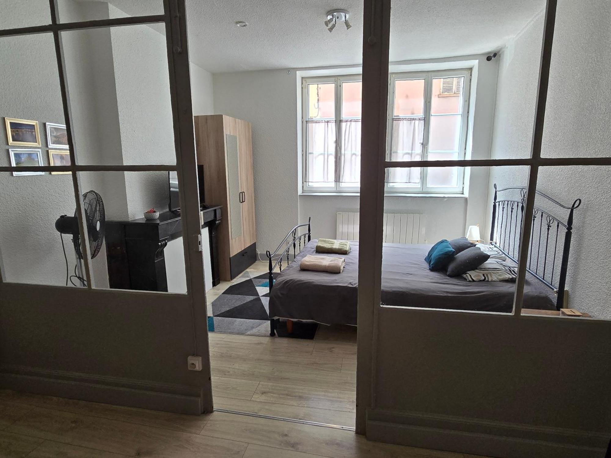 Appartement Au Calme Idealement Place A Macon. Ngoại thất bức ảnh
